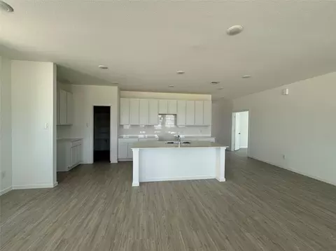 8210 Opal Pond Dr, Angleton, TX 77515