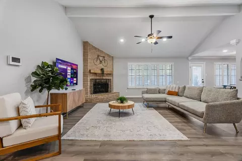 Living - 6434 Lynngate Dr, Spring, TX 77373 photo 2 of 3