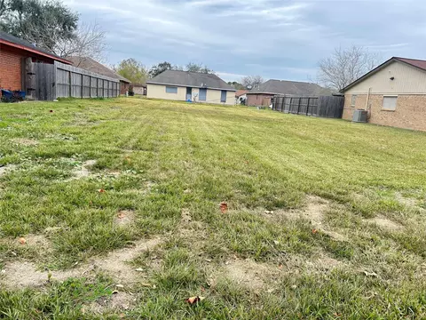 7308 Robin Ln, Texas City, TX 77591