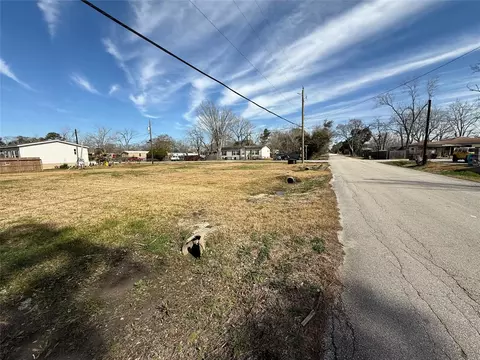 920 Baker Ave, Bacliff, TX 77518 photo 1
