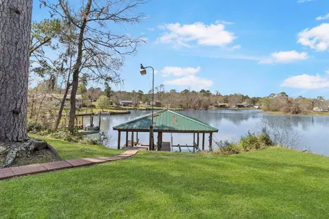 1281 Creeklake Dr, Onalaska, TX 77360