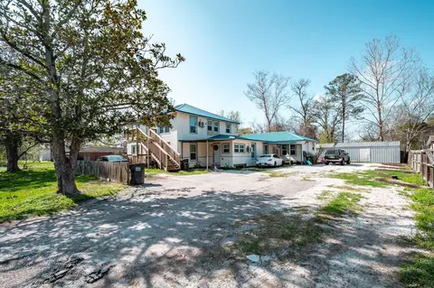 108 W Barrow St, Dayton, TX 77535