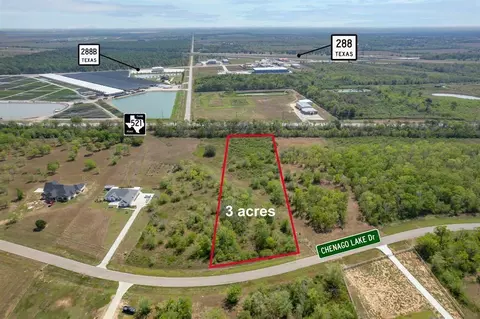 22611 Chenango Lake Dr, Angleton, TX 77515 photo 2
