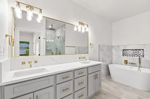 Bath - 3020 Apache St, Willis, TX 77378 photo 1 of 3