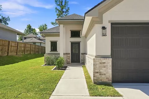 Exterior - 3020 Apache St, Willis, TX 77378 photo 2 of 4