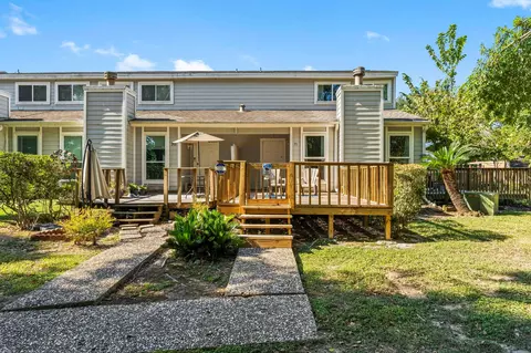 71 Hideaway Dr, Friendswood, TX 77546