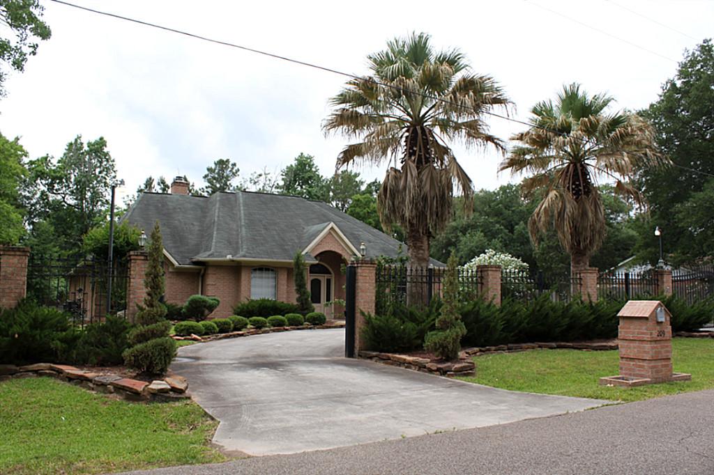 209 Bybee Dr, Conroe, TX 77301 photo 1