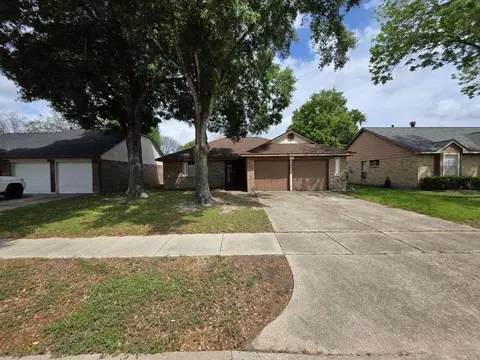 10913 Mulberry Ct, La Porte, TX 77571