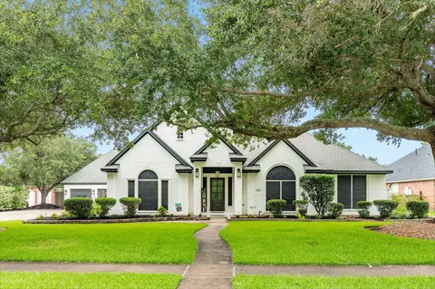 294 Timbercreek Dr, Lake Jackson, TX 77566