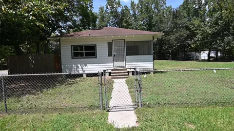 701 Clay St, Cleveland, TX 77327