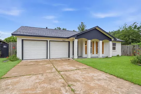9607 Kemp Forest Dr, Houston, TX 77080