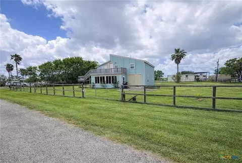 488 Alamo Beach Ave, Port Lavaca, TX 77979