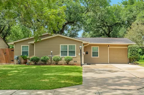 229 Caladium St, Lake Jackson, TX 77566