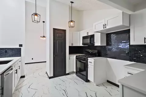 30 Crestbriar Ct, Baytown, TX 77521
