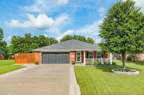 112 Lillian Dr, West Columbia, TX 77486