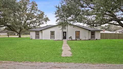 9 Robin Dr, Alvin, TX 77511