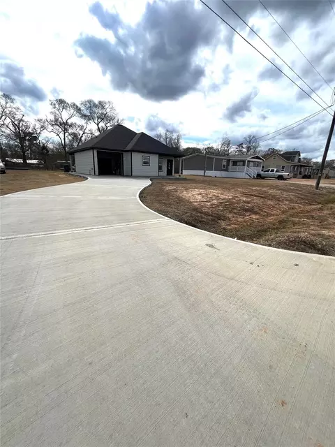 14952 Forest Castle Rd, Conroe, TX 77306