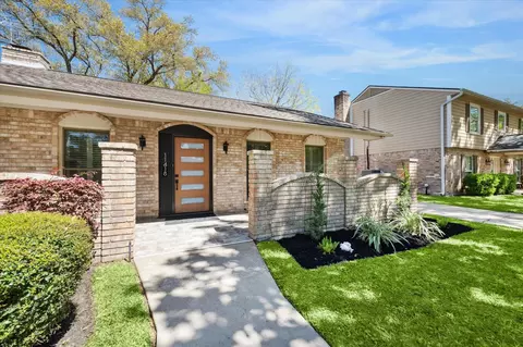 11418 Ash Creek Dr, Houston, TX 77043