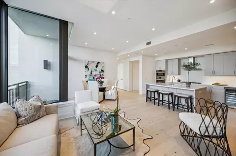 2323 W Main St #402, Houston, TX 77098