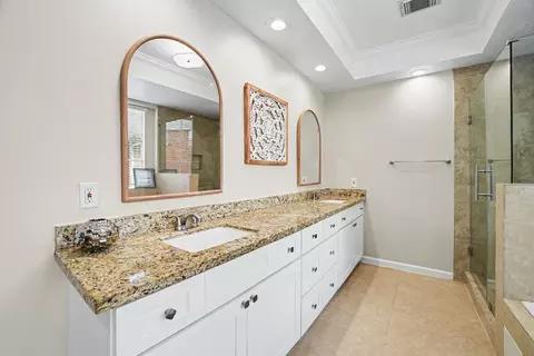 Bath - 6335 Borg Breakpoint Dr, Spring, TX 77379 photo 3 of 6