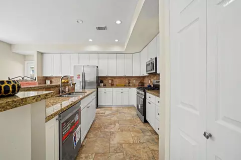 Kitchen - 6335 Borg Breakpoint Dr, Spring, TX 77379 photo 2 of 3