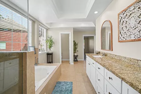 Bath - 6335 Borg Breakpoint Dr, Spring, TX 77379 photo 4 of 6