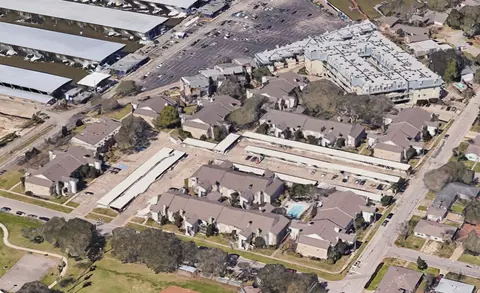 7033 N Holiday Dr, Galveston, TX 77550