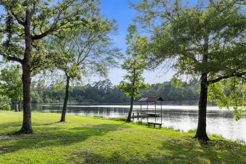 5000 Moody Dr, Montgomery, TX 77316