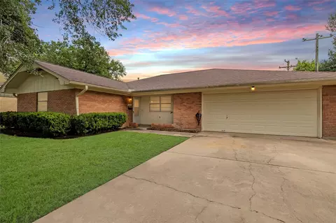 2308 Hillcrest Dr, Bay City, TX 77414