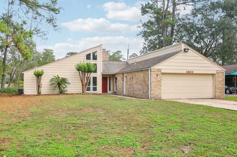 1602 Chestnut Ridge Rd, Kingwood, TX 77339