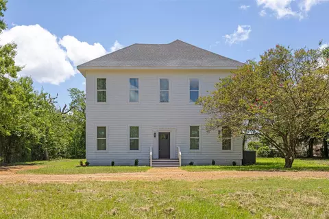 Exterior - 102 Clegg St, Trinity, TX 75862 photo 1 of 6