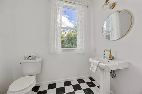 Bath - 102 Clegg St, Trinity, TX 75862 photo 2 of 5