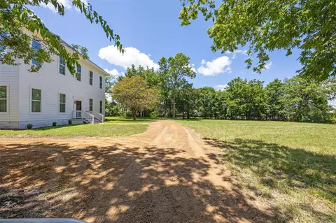 Exterior - 102 Clegg St, Trinity, TX 75862 photo 3 of 6