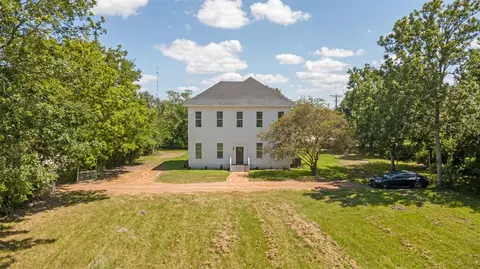 Exterior - 102 Clegg St, Trinity, TX 75862 photo 2 of 6