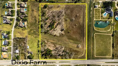 000 Dixie Farm Rd, Pearland, TX 77581