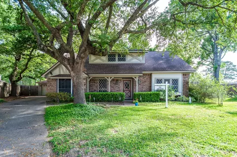 206 Mariner Ct, Crosby, TX 77532