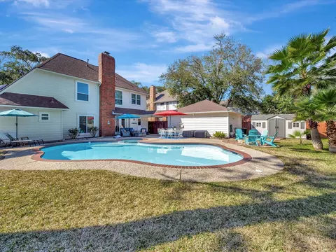 714 Crestwood Dr, El Lago, TX 77586