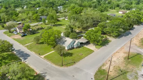 View/Area - 211 15th St, Hempstead, TX 77445 photo 1 of 8