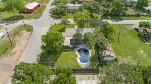 View/Area - 211 15th St, Hempstead, TX 77445 photo 7 of 8