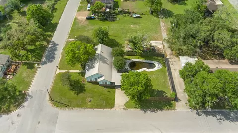 View/Area - 211 15th St, Hempstead, TX 77445 photo 5 of 8