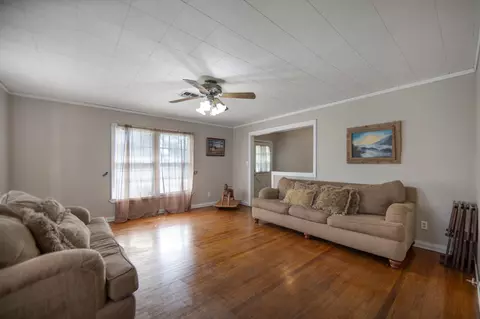 Living - 211 15th St, Hempstead, TX 77445 photo 1 of 3