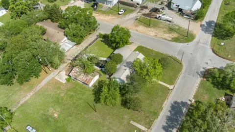View/Area - 211 15th St, Hempstead, TX 77445 photo 3 of 8