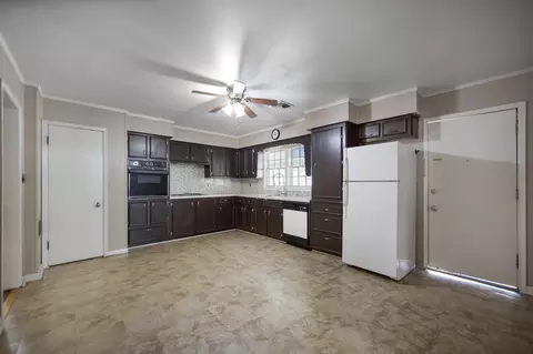 Kitchen - 211 15th St, Hempstead, TX 77445 photo 1 of 2