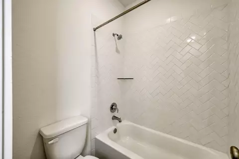 Bath - 111 Liatris Ct, Conroe, TX 77304 photo 2 of 5