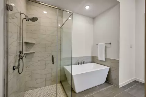 Bath - 111 Liatris Ct, Conroe, TX 77304 photo 4 of 5