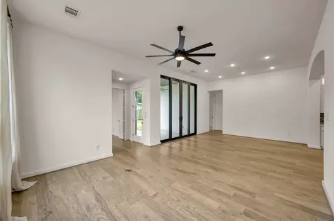 Living - 111 Liatris Ct, Conroe, TX 77304 photo 3 of 3