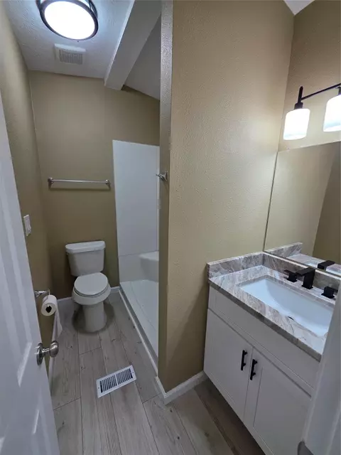 Bath - 16423 Trenda Ct, Conroe, TX 77306 photo 4 of 5