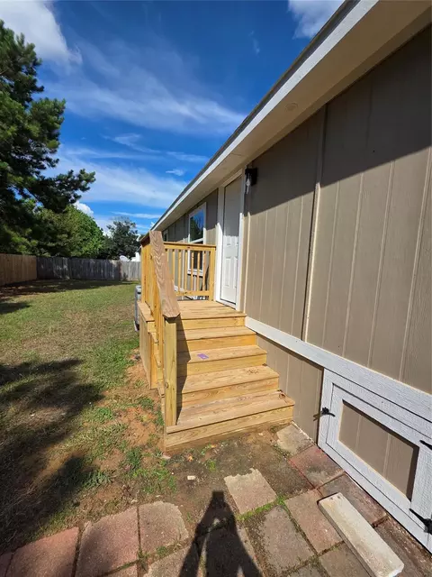 Exterior - 16423 Trenda Ct, Conroe, TX 77306 photo 3 of 10