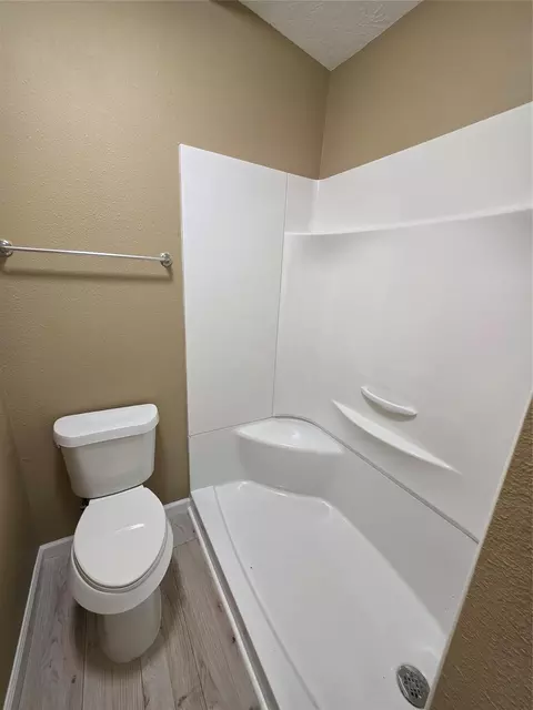 Bath - 16423 Trenda Ct, Conroe, TX 77306 photo 5 of 5