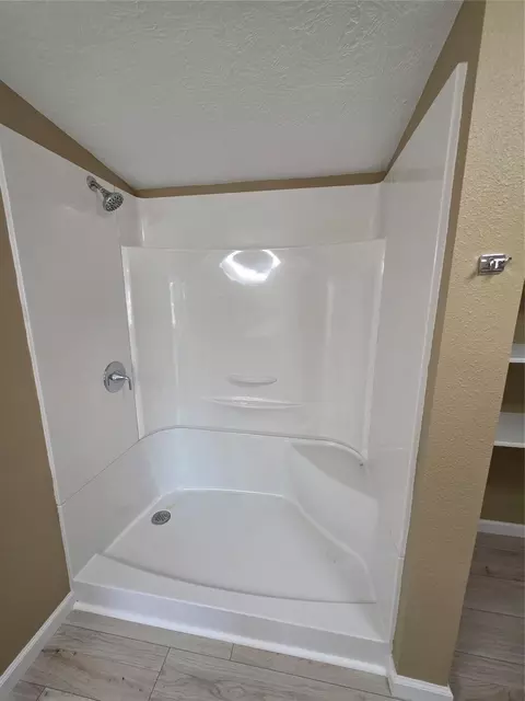 Bath - 16423 Trenda Ct, Conroe, TX 77306 photo 3 of 5